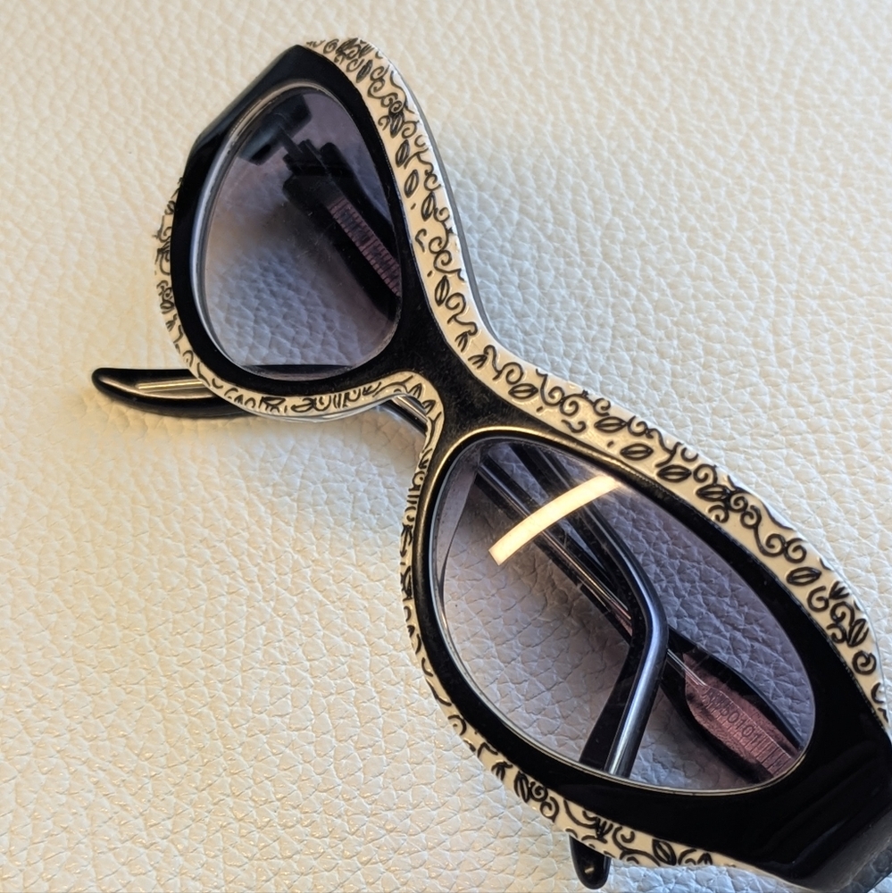 ANNA SUI Sonnenbrille Damen schwarz weiß  Cat Eye medium AS50101 Venezianisch